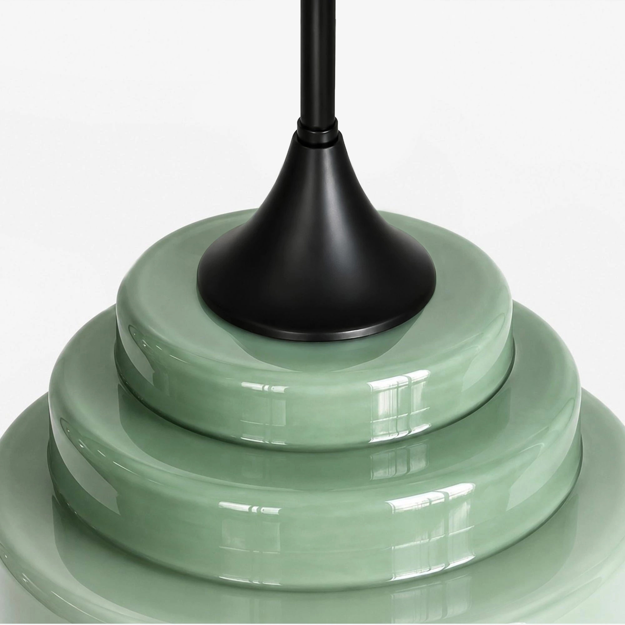 Zwarte plafondplaat en bovendetail van de groene Sanenos hanglamp